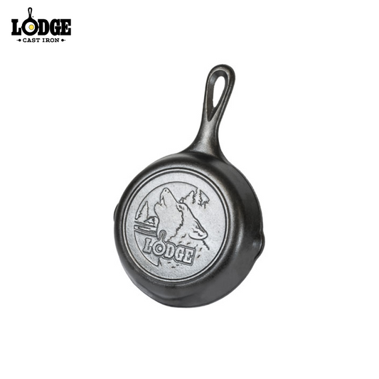 Lodge | L3SKWLWFINT | Wildlife Series™ 16.5 cm Seasoned Cast Iron Wolf Skillet