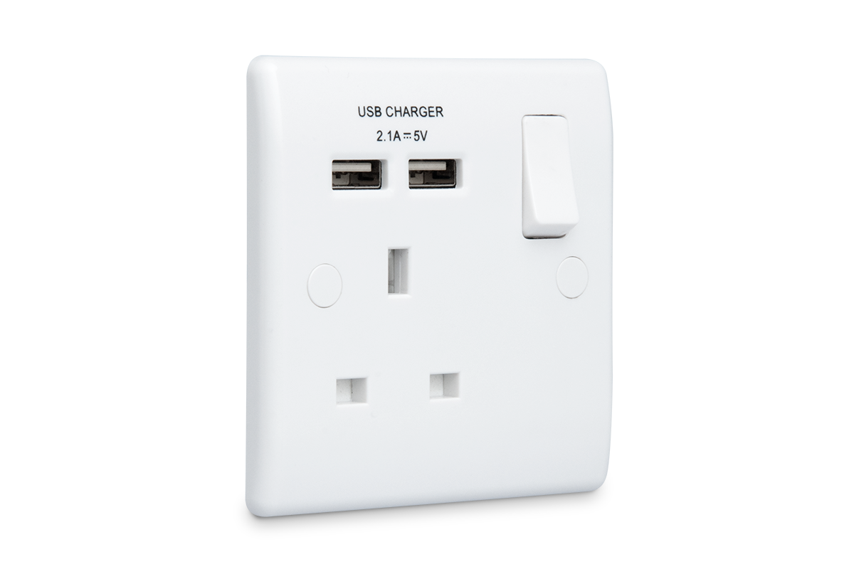 British General | 821U2 | Moulded 13 Amp Power Single Socket with USB Charger, White | 10 Years Warranty