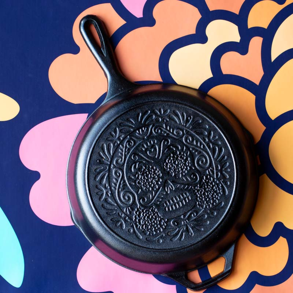 Lodge | L8SKULL | 10.25" Seasoned Cast Iron Sugar Skull Skillet