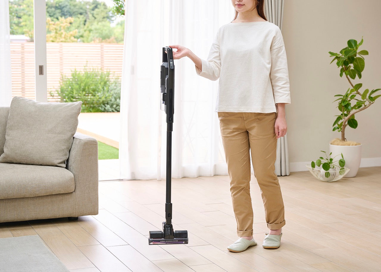 Iris Ohyama | SCD-181P | Rechargeable Cyclone Cordless Stick Bagless Vacuum Cleaner, Black |  1 Year Warranty